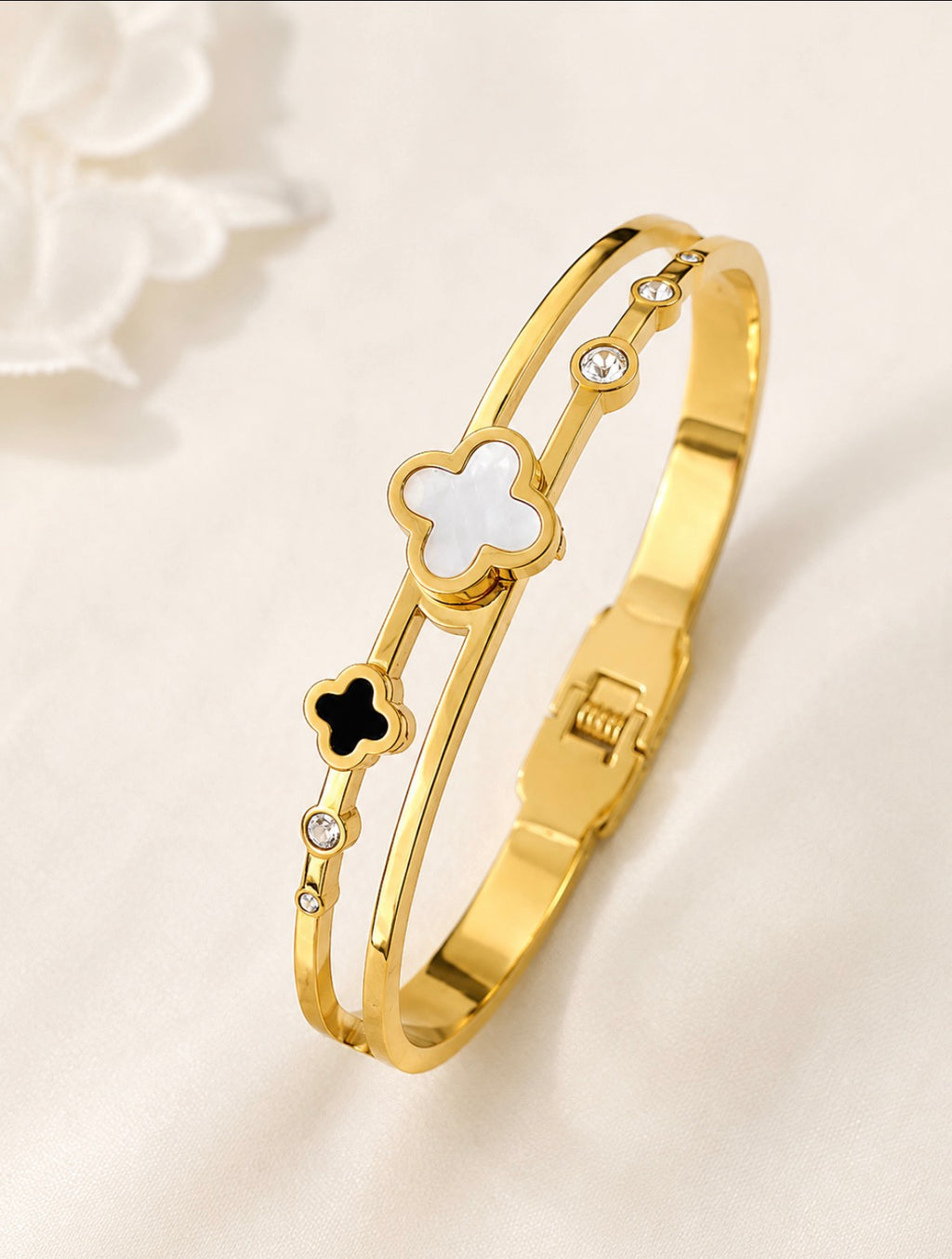 Elegant Clover Gold Bangle Bracelet