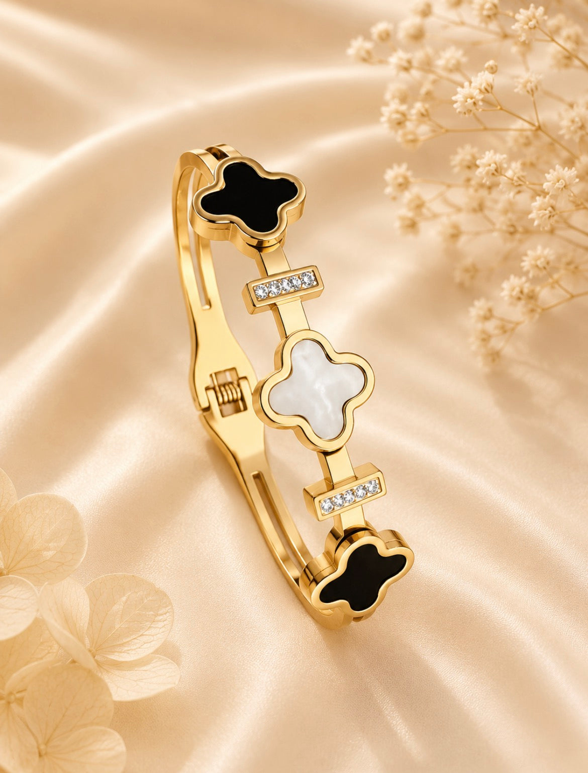 Noir Clover Luxe Bangle
