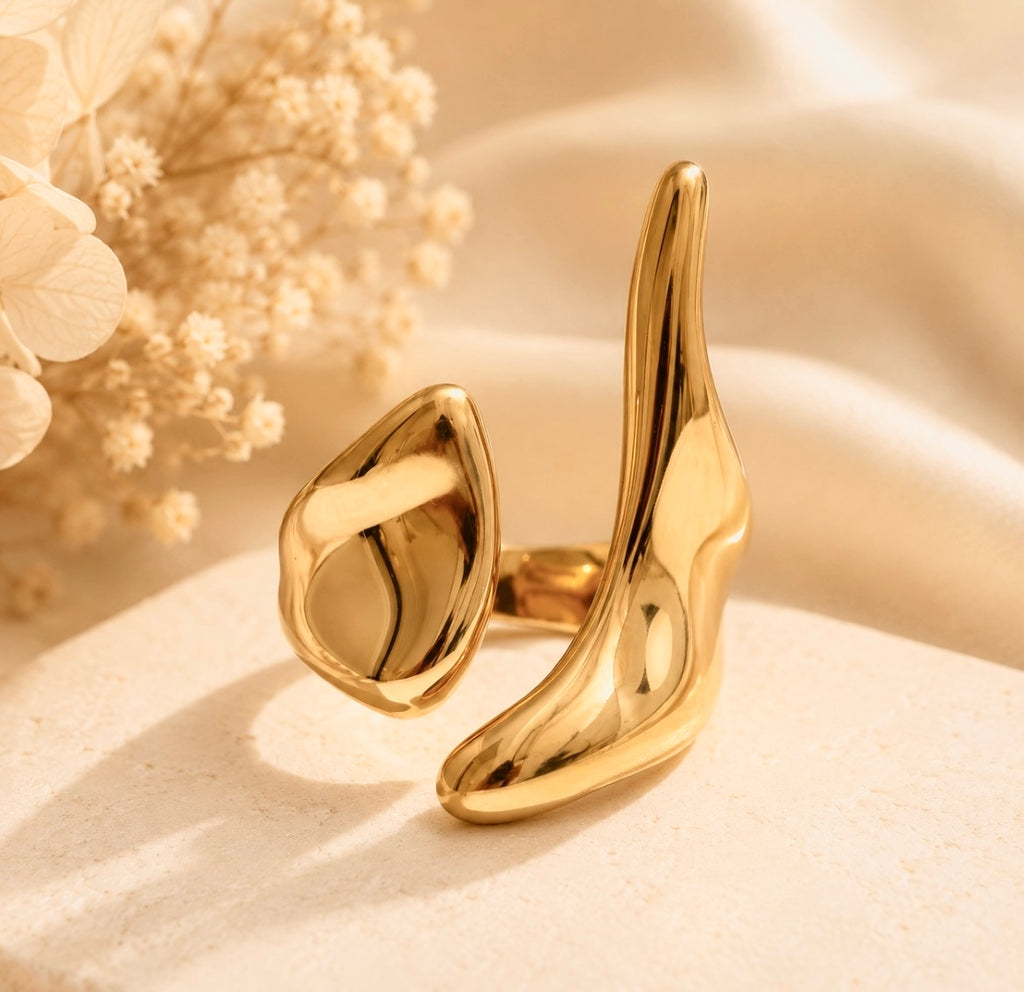 Fluid Grace Ring – Gold
