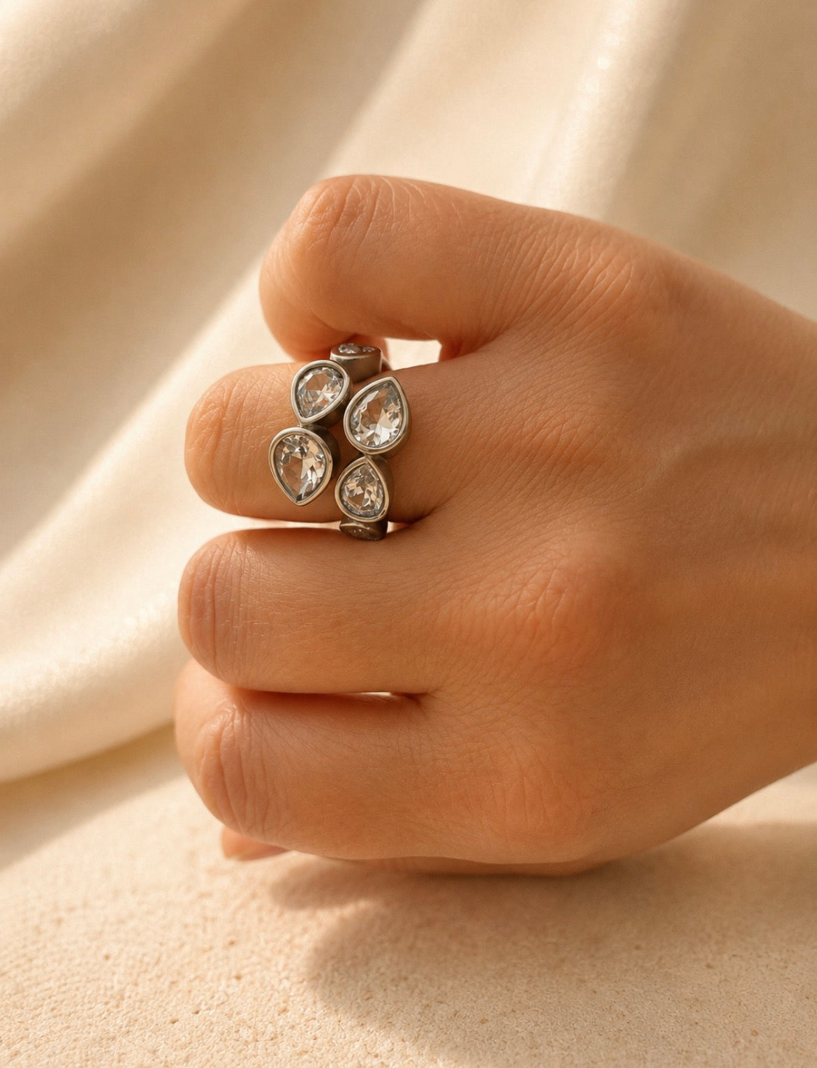 Lunas Bloom Ring