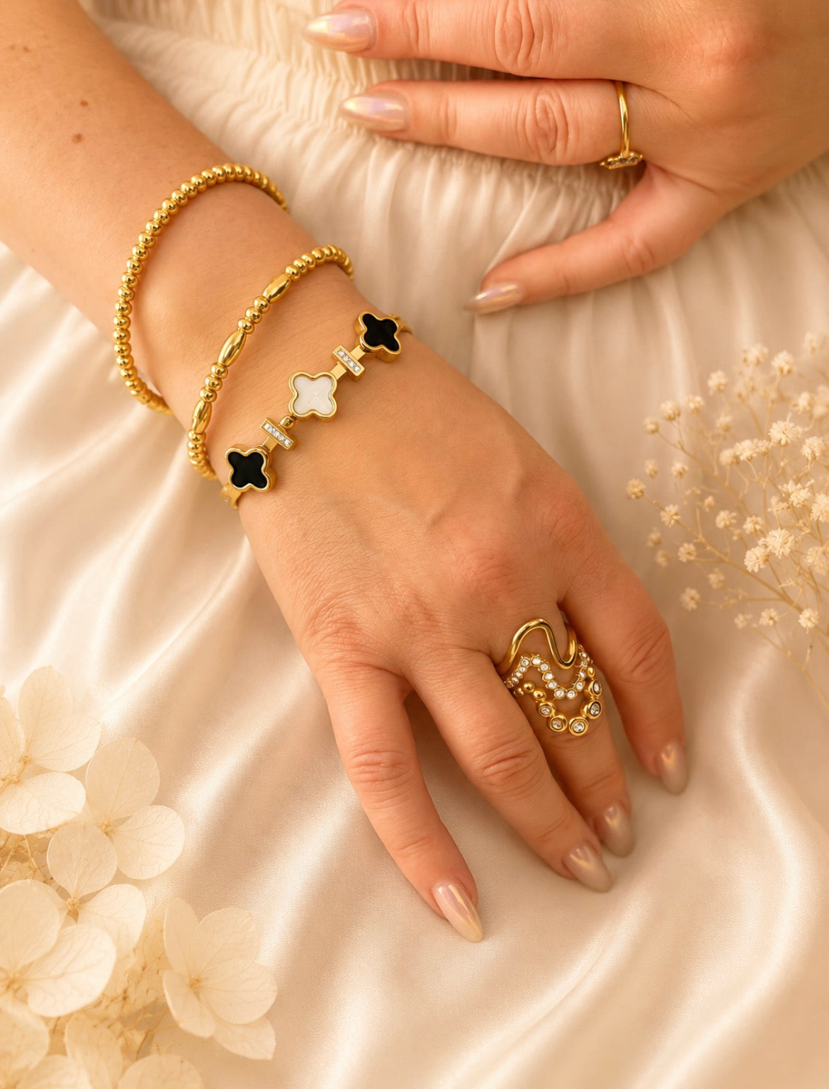 Noir Clover Luxe Bangle
