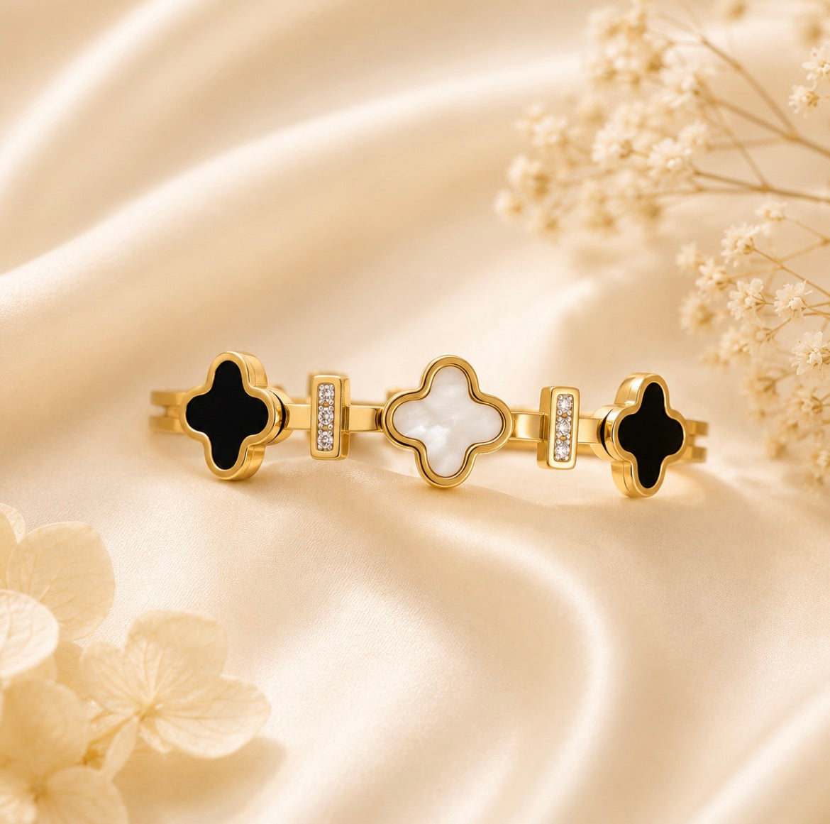 Noir Clover Luxe Bangle